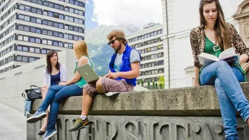 AcadoMeet users collaborating